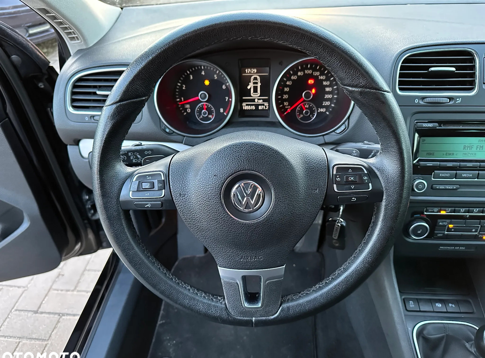 Volkswagen Golf cena 25900 przebieg: 185000, rok produkcji 2011 z Piaski małe 704